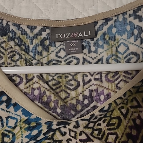 Top - Picture 2 of 3